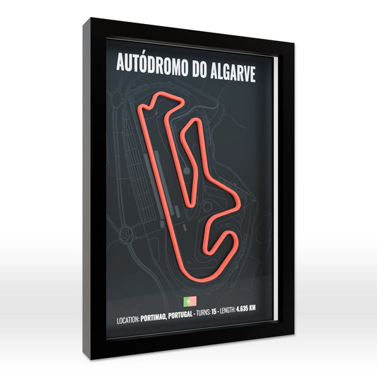 3D-Poster des Autodromo do Algarve in einem schwarzen Holzrahmen mit Echtglas. Nahaufnahmen zeigen die präzise 3D-gedruckte Rennstrecke, die zwei Rahmenfarben und die hochwertige Verarbeitung der Details.